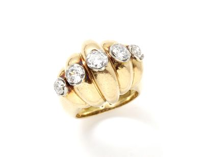 null Dome ring in gold 750 and platinum 850 thousandth, decorated with a fall of...