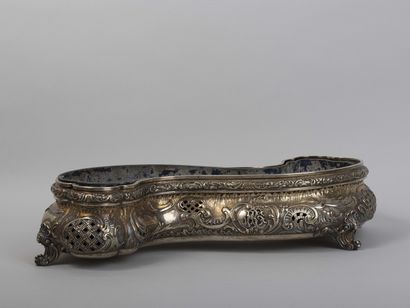 Large and beautiful silver planter 84 zolotniks...