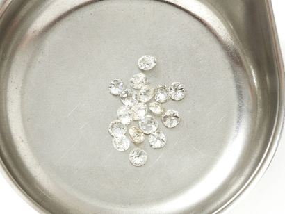 null Lot of old cut diamonds on paper (chips) Weight of diamonds: 3.70 cts appro...