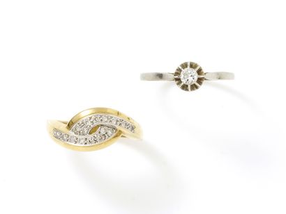null Lot in gold 750 thousandths, composed of 2 rings of which a solitaire ring decorated...