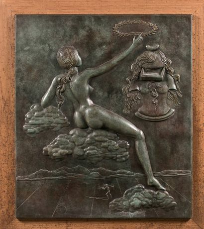 D'après Salvador DALI Hommage à la philosophie
Bas-relief, épreuve en bronze à patine...