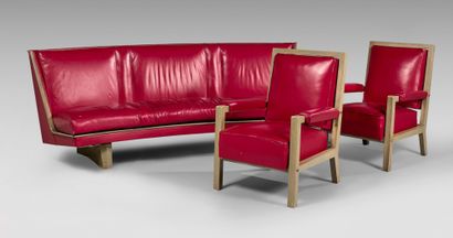 OLD Maxime (1910-1991) Suite de trois fauteuils en bois laqué vert céladon à dossier...
