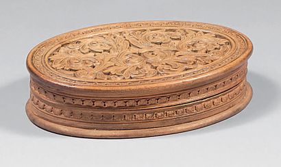 Ole Olsen MOENE (Norvège, 1839-1908) 
Boîte ovale en bois clair de bouleau à décor...