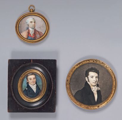 null Lot de trois miniatures d'hommes, l'une ovale du
XVIIIe siècle figurant un homme...