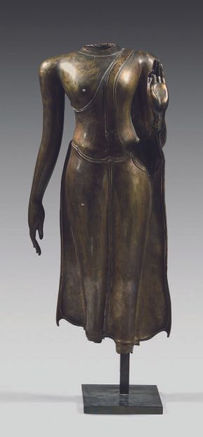 THAILANDE - XIXe siècle Corps de bouddha en bronze le bras gauche le long du corps,...