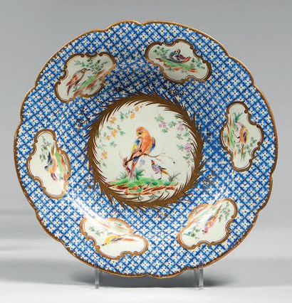 Assiette en porcelaine de Chantilly du XVIIIe...