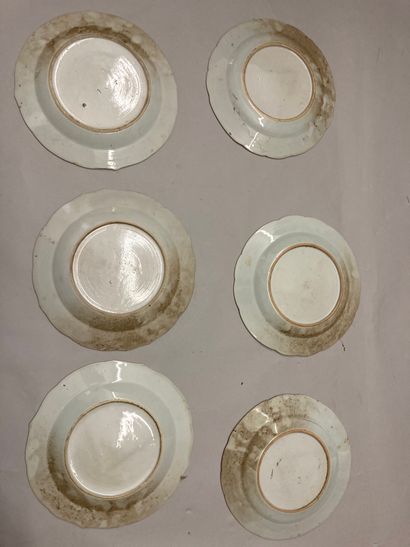 CHINE Twenty-four plates, five of which are hollow, decorated in Famille Rose enamels...
