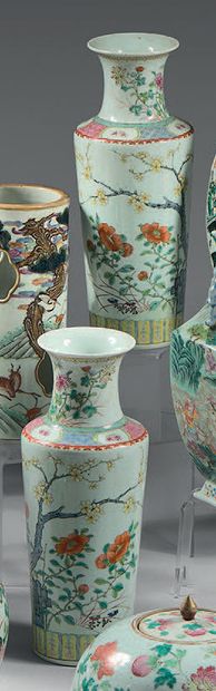 CHINE A pair of porcelain scroll vases decorated in famille rose enamels with flowering...