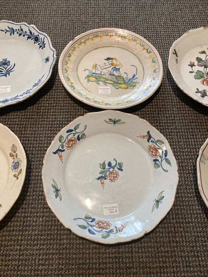 LA ROCHELLE et OUEST Six earthenware plates with various decorations of flowers,...