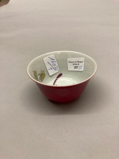 CHINE Tea cup and its saucer in porcelain with a "ruby back" background, decorated...
