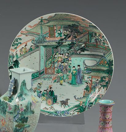 CHINE Large circular dish decorated in green family enamels with animated scenes...