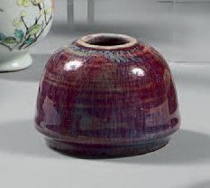 CHINE Godet à eau pour lettré en porcelaine à fond flammé rouge de cuivre et violine.
XIXe...