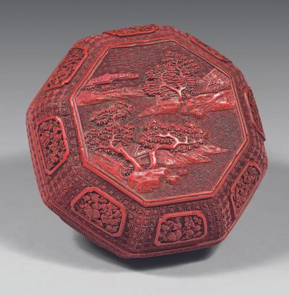 CHINE Rounded octagonal box in red cinnabar lacquer decorated on the lid with trees,...