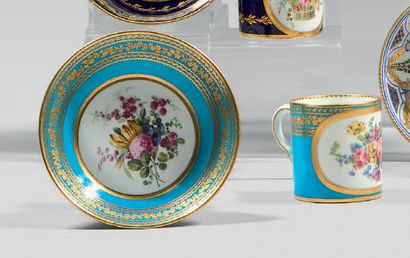 An 18th century Sèvres porcelain goblet (1st...