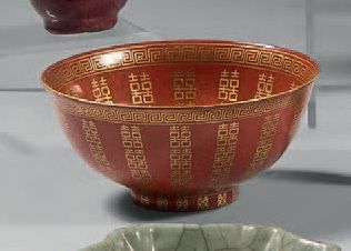 CHINE Circular porcelain bowl with a coral background decorated with gold auspicious...