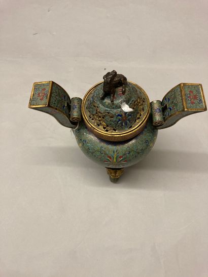 CHINE Tripod and covered incense burner, in bronze and polychrome cloisonné enamels...