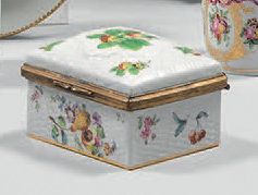 null Box and its lid in porcelain in the style of Meissen with gilded metal mounting...