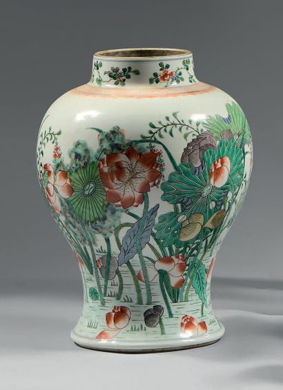 CHINE Porcelain baluster vase decorated in green family enamels with a kingfisher...