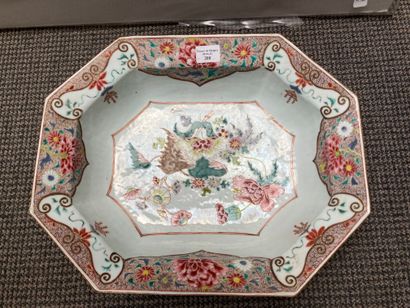 CHINE Rectangular porcelain dish with cut sides decorated in Famille Rose enamels...