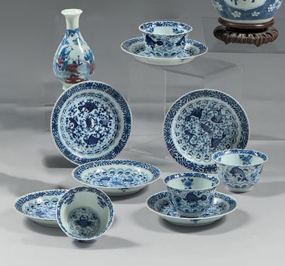 CHINE Four sorbets and six saucers in porcelain of godronnée form decorated in blue...