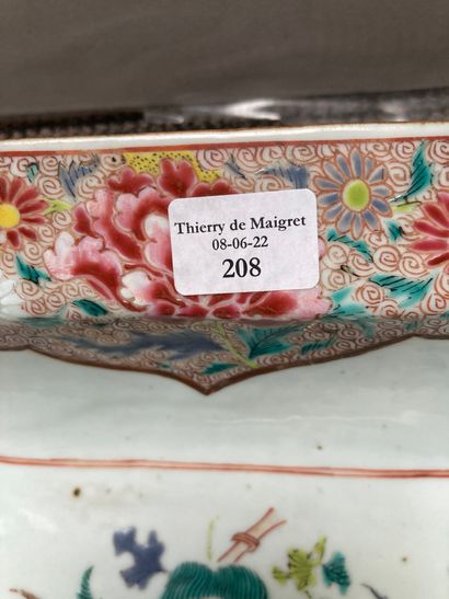 CHINE Rectangular porcelain dish with cut sides decorated in Famille Rose enamels...