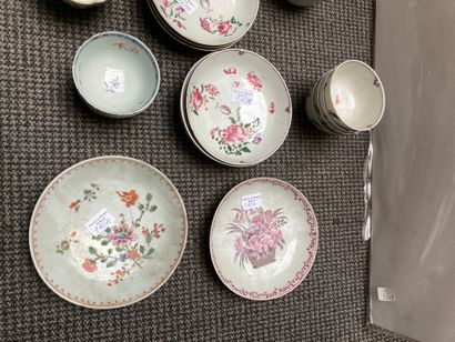 CHINE Small set including six sorbets, a cup with a handle, eight saucers and a covered...