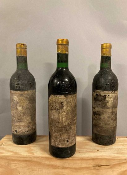 null 3 bouteilles Château PICHON-LONGUEVILLE-COMTESSE, 2° cru Pauillac 1970 (ett,...