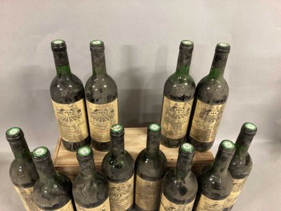 null 12 bouteilles Château DES JUDES, Bordeaux 1986 (es, et, 8 TLB, 2 LB, 2 MB)