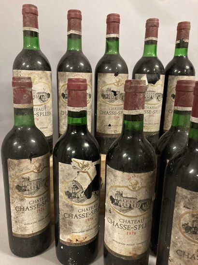 null 12 bouteilles Château CHASSE-SPLEEN, Moulis 1976 (es, et, 8 ea, 4 eta, 1 bouchon...