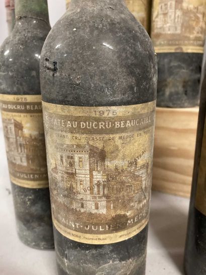 null 12 bouteilles Château DUCRU-BEAUCAILLOU, 2° cruSaint-Julien 1975 (es, et, ela,...