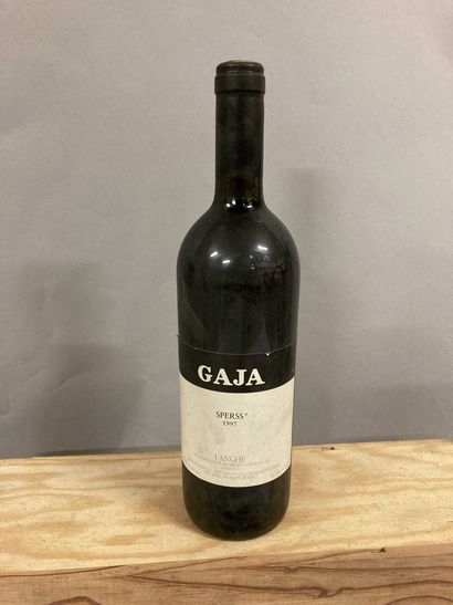 null 1 bouteille LANGHE "Sperss", Gaja 1997 (es, et, ela, caps décolorée, J)