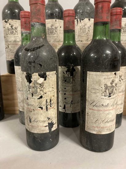 null 12 bouteilles Château MONTROSE, 2° cru Saint-Estèphe 1975 (ea/eta, 6 J, 1 L...