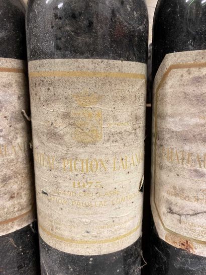 null 12 bouteilles Château PICHON-COMTESSE, 2° cru Pauillac 1975 (ea, ett, toutes...