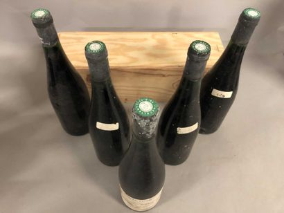 null 5 bouteilles SAUMUR CHAMPIGNY Dom. De Chalusson 1992 (1 ett, 4 SE, caps légèrement...