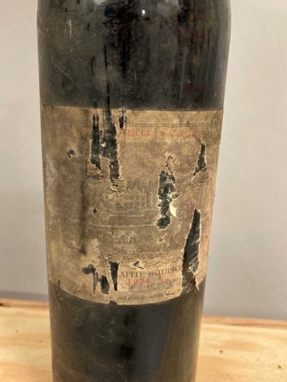 null 1 bouteille Château LAFITE-ROTHSCHILD, 1° cru Pauillac 1974 (ea, ett)