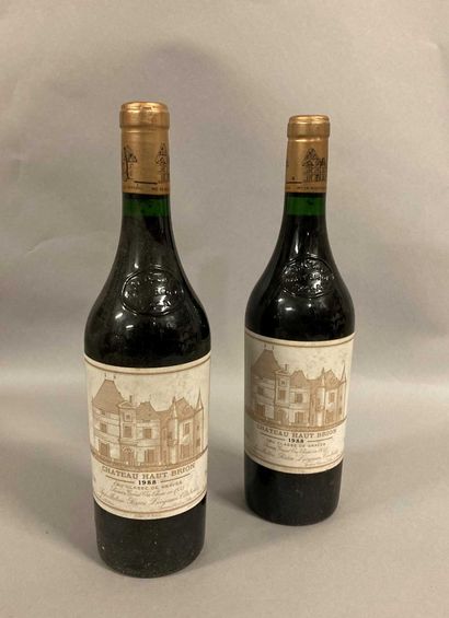 null 2 bouteilles Château HAUT-BRION, 1° cru Pessac-Léognan 1988 (es, elt)