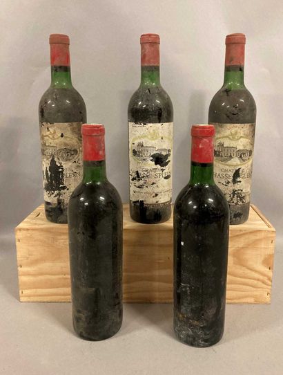 null 5 bouteilles Château CHASSE SPLEEN, Moulis (1 de 1970, ett, ea, TLB; 2 millésimes...