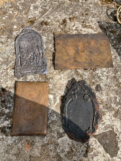 null Lot de plaques en métal dont bronze, étain et cuivre représentant différents...