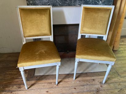 null Paire de chaises en bois laqué blanc de style Louis XVI

Usures et petits éclats,...