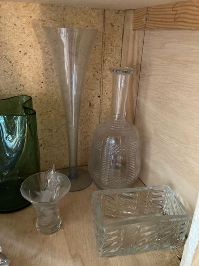 null Lot de verrerie diverse comprenant burettes, vases, bougeoirs, carafes 

Eclats...