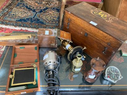 Lot of scientific instruments including a...