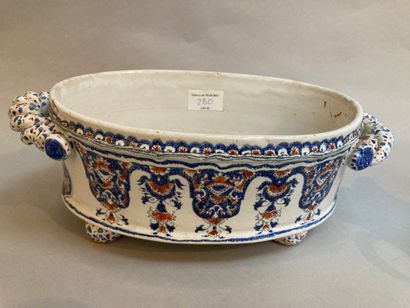 null Planter in earthenware of great fire, decoration in blue and red of lambrequins

18th...