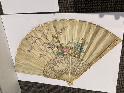 null Two fans

Painted silk and sequins with floral decoration for one

Wallpaper...