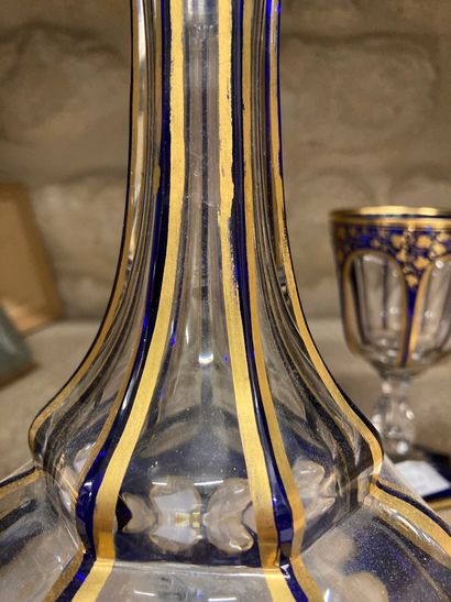 null Crystal night service, blue and gilded decoration: carafe H: 30 cm, 2 glasses...