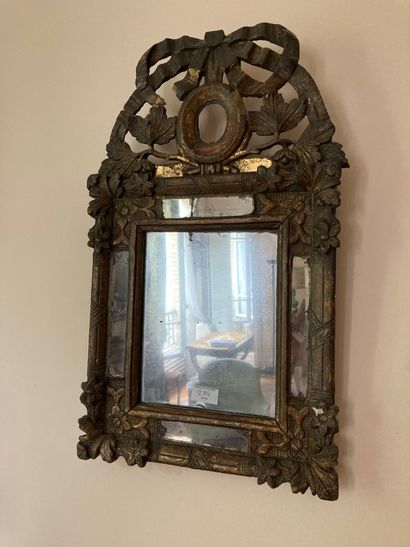 Petit miroir à parecloses 

XVIIIème siècle...