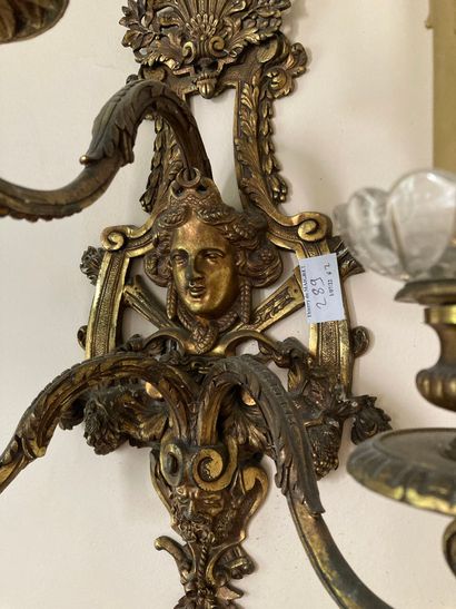 null Pair of three-light gilt bronze sconces with mascaron decoration. 

Regency...