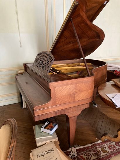 null Piano crapaud Pleyel en placage de palissandre. Dim.: 100 x 148 x 165 cm. N°180062...