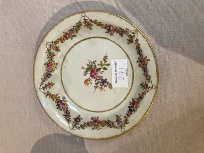 null CHINE de COMMANDE

Ecuelle à bouillon couverte et son présentoir en porcelaine,...