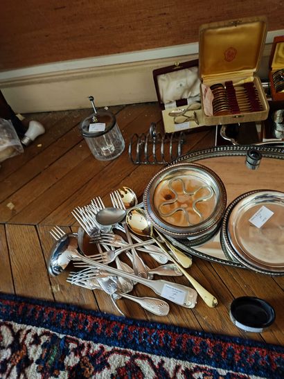 null lot of silver plated metal including mocha spoons, trays, toast holders, various...
