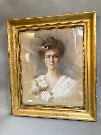 null ref 121 Marcelle GUDIN

Portrait of a woman 

Pastel signed lower right and...